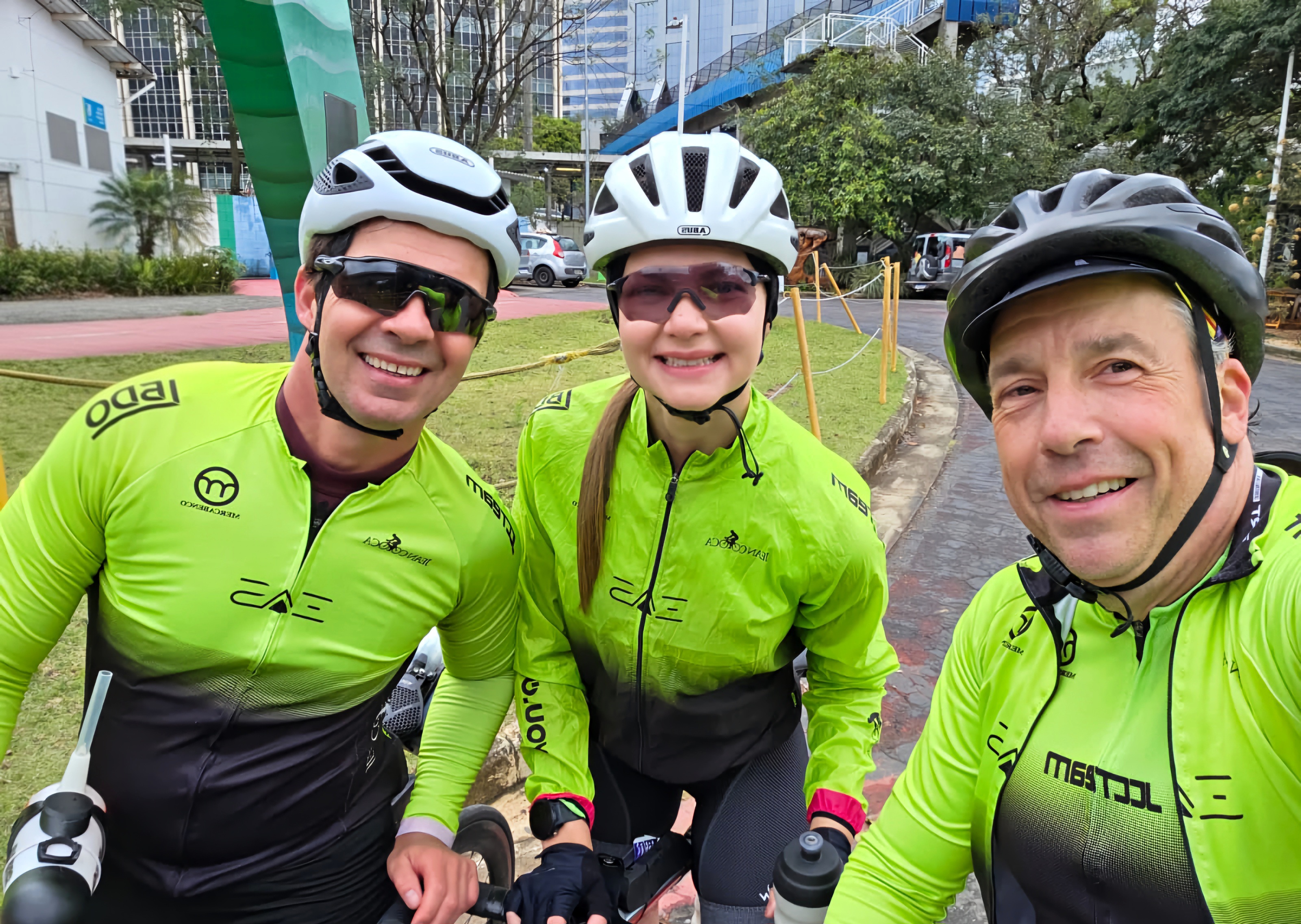DE INICIANTE NO CICLISMO A ATLETA DE TRIATLON. ESSA É A BRUNA MELO.